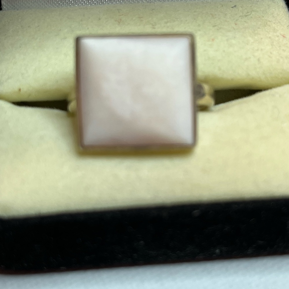 Sterling sliver ring with pink stone size 6